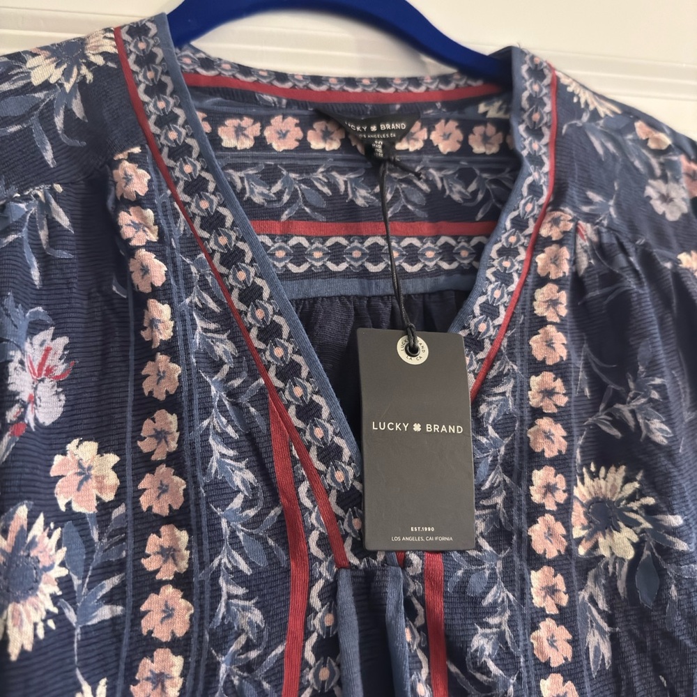 Lucky Brand Blue Flutter Sleeve Graphic Blouse - Picture 2 of 3